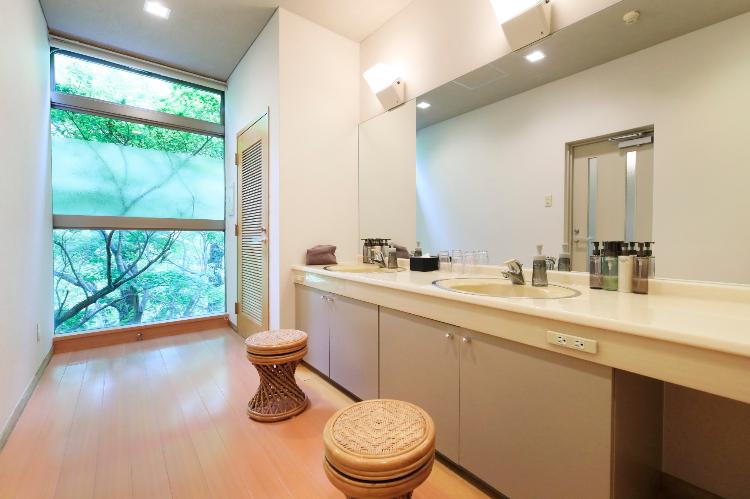 【温泉半露天風呂付特別和洋室】