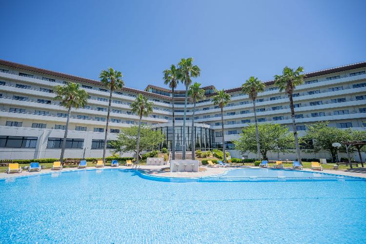 夏季限定の屋外ガーデンプールイメージ