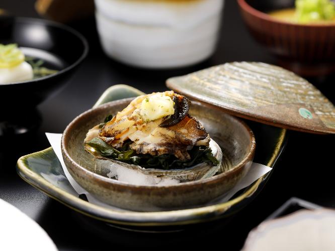 【加賀料理まほろば】 鮑直火焼き