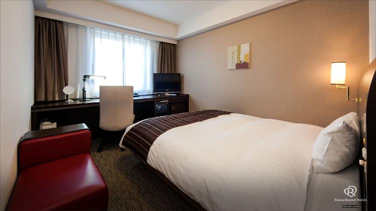 【スタンダードダブル】18平米の客室に154cm幅のワイドベッドを設置。加湿機能付空気清浄機・ズボンプレッサー・携帯充電器・リセッシュ完備♪ Wi-Fi/有線LANのダブル接続可能!