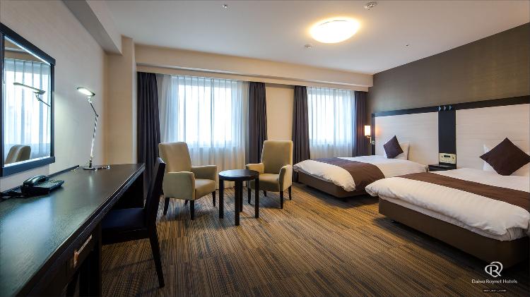 スタンダードツインルーム【スタンダードツイン】36.1平米の客室に122cm幅のダブルベッドを設置。加湿機能付空気清浄機・ズボンプレッサー・携帯充電器・リセッシュ完備♪ Wi-Fi/有線LANのダブル接続可能!