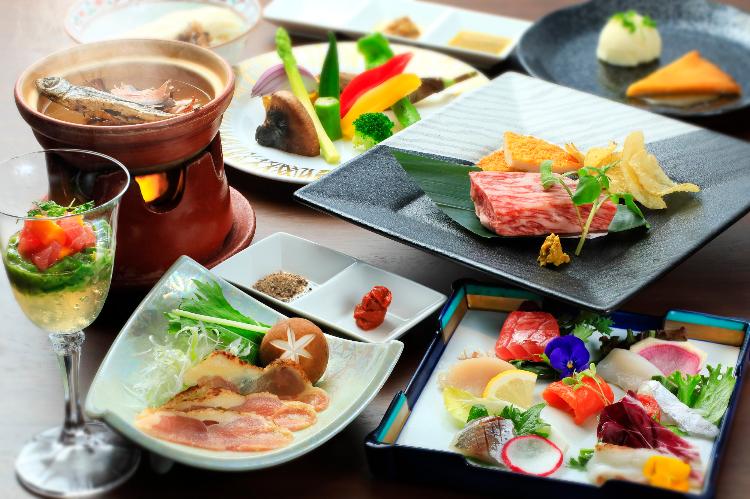 【最上級会席】「佐賀牛」を鉄板で焼き上げ、九州の旬味と一緒にお楽しみいただけます。