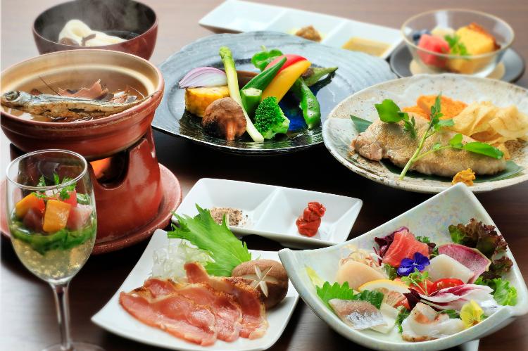 【基本会席】国産豚のステーキと九州の旬味をお楽しみいただけます。