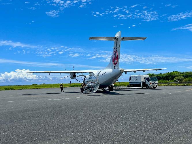 【アクセス　飛行機】小型飛行機でご来島いただけます