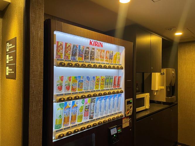 自動販売機は館内2階にございます。