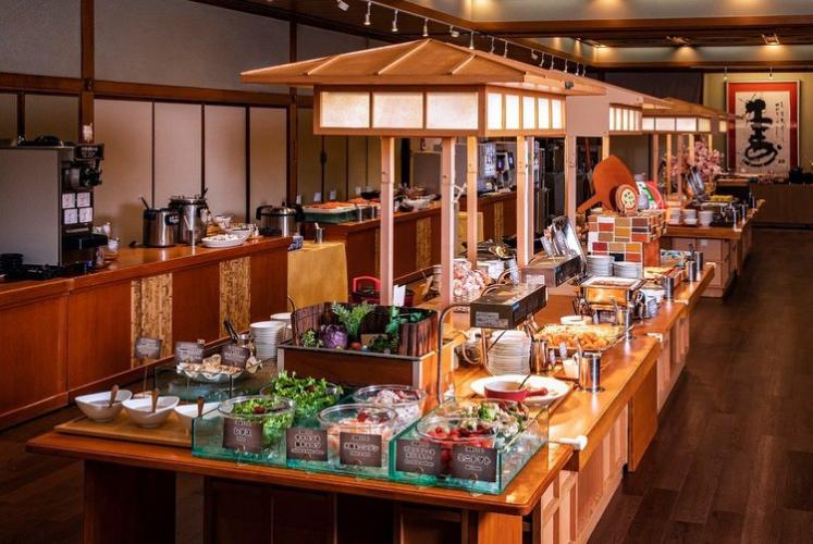 【レストラン会場／飛鳥】バラエティ豊かなお食事をお楽しみください