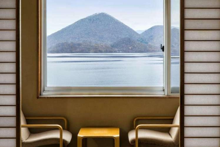 【湖側客室からの眺め】天気が良い日は‘中島’と‘羊蹄山’を一望出来ますよ♪