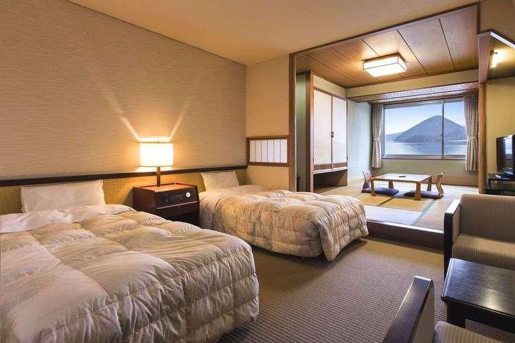 【湖側和洋室】一番人気はこちら♪窓からは洞爺湖の素晴らしい眺めをご覧いただけます