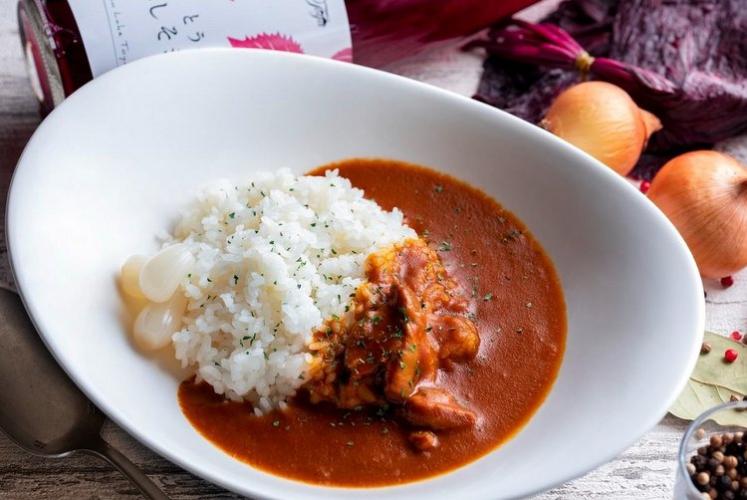 【朝食】洞爺の赤しそジュースで作った優しい甘味の特製赤しそカレー