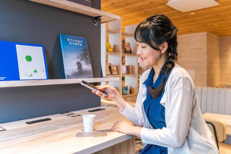 【ライブラリーカフェ】フリードリンク・Wi-Fi接続無料◆思い思いの時間をお過ごしください。