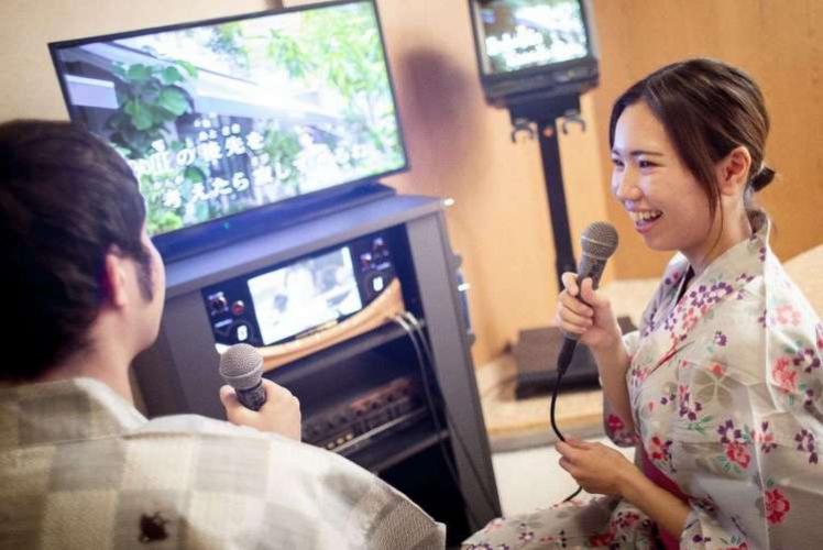 カラオケBOX（個室）もございます。友人やご家族と楽しいひと時を