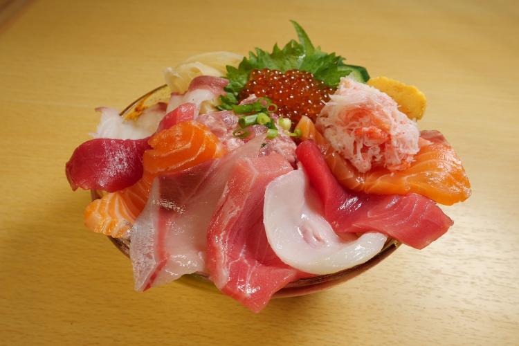 【丼兵衛×グリッズ小樽オリジナル海鮮丼】