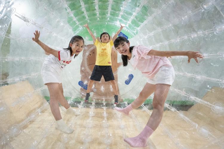 【ア・ソ・ボーヤ】大人気遊具！透明なタイヤの中に入って転がってみよう