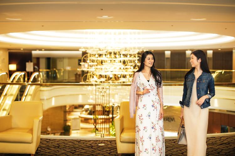 友達同士の旅行は、話しても話しても話足りないほど。まだまだ楽しい時間のはじまりです。