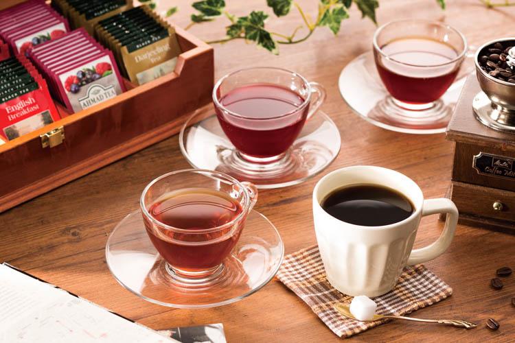 【ライブラリーカフェ】コーヒーやフレーバーが選べる紅茶など、ドリンクを飲み放題でご用意しています。