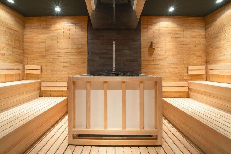 大浴殿内にはドライ式サウナを設置しております。