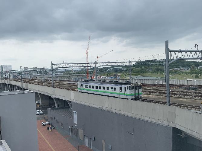 ツインルームからは電車が見えます