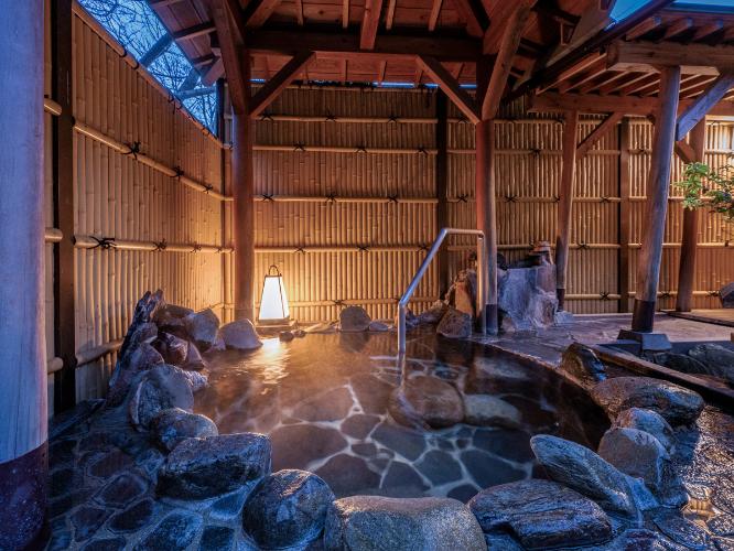 【離れ西京亭】又は【貴賓室】にご宿泊のお客様は貸切露天風呂を1回（45分）無料でご利用いただけます。