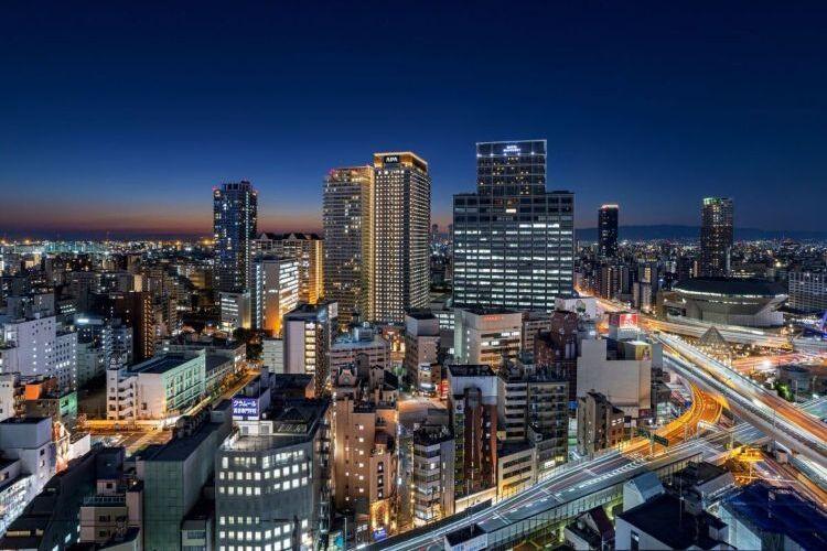 ホテル外観　地上40階建て、高さ135ｍ高層タワー型ホテル