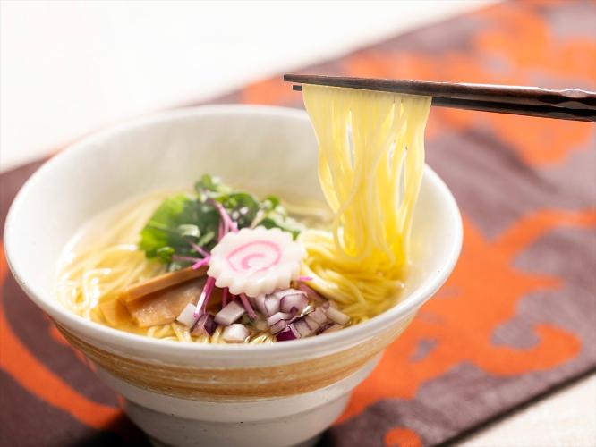 【ご朝食】  味わい深きスープが決め手「日替わりラーメン」。