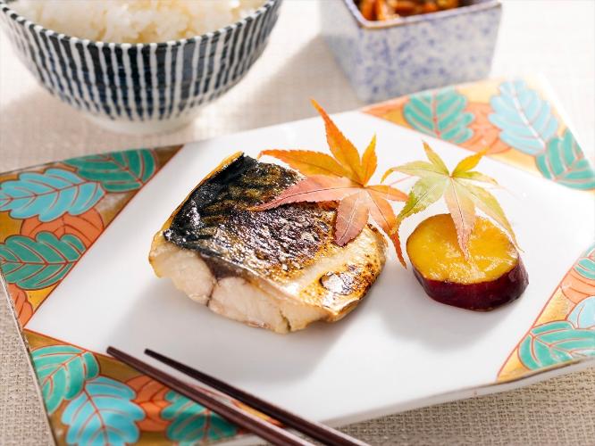 【ご朝食】  和食派の方にも人気な焼き魚。皮目はパリッと中はふっくら焼き上げます。