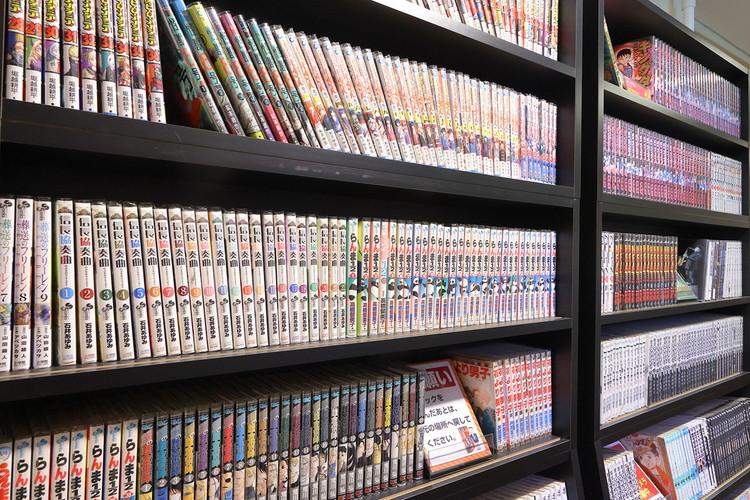 【3F　漫画コーナー】お部屋で読める漫画が置いてあります。新刊も入ってきます！