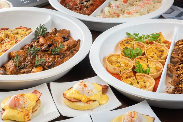 朝食は、九州・福岡の、地域の素材を活かした和洋食ブッフェをご用意しております！