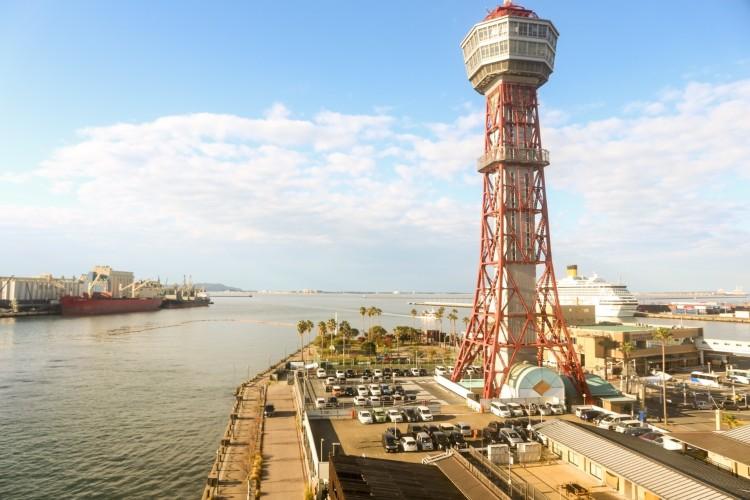 博多ポートタワー（公共交通機関18分、または徒歩26分）