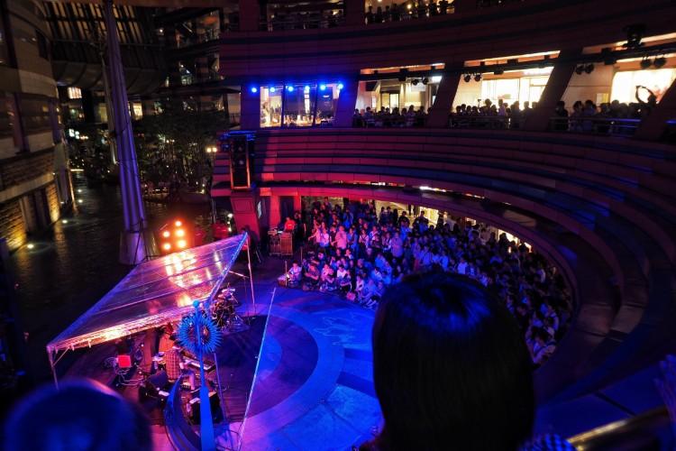 キャナルシティ博多（公共交通機関5分、または徒歩8分）