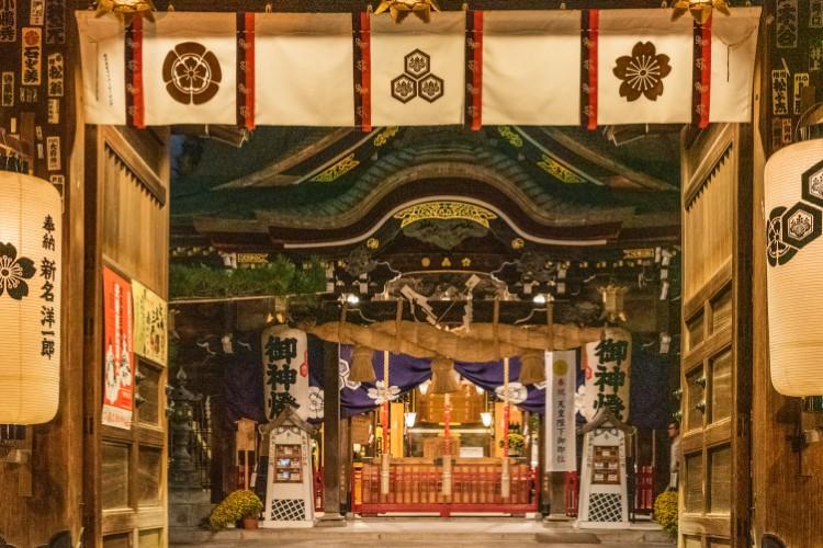 櫛田神社（公共交通機関5分、または徒歩8分）