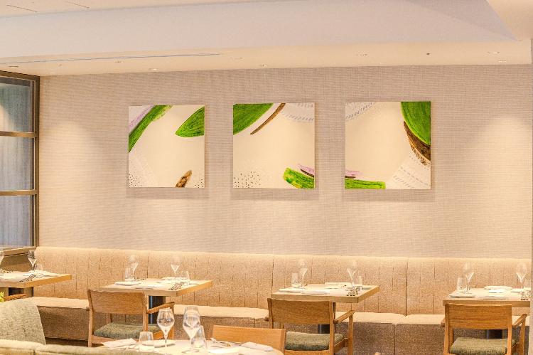 【CAFES ＆ DINERS VERDE】サッカースタジアムを見渡せる当店では、長崎の食材や旬の素材を活かしたカジュアルフレンチをお楽しみいただけます