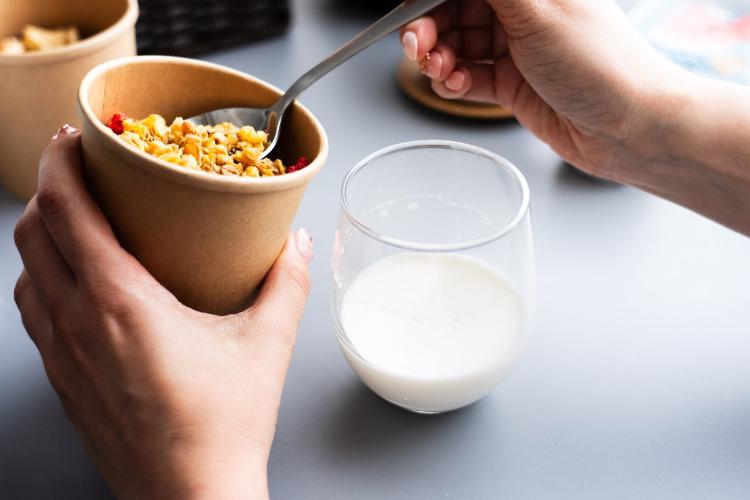 ■朝食│いずれのセットにもシリアル、パック牛乳付
