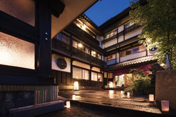 【昔の面影を残す変わらない佇まい】これからも安らぎと幸せを感じていただくおもてなしを続けて参ります。