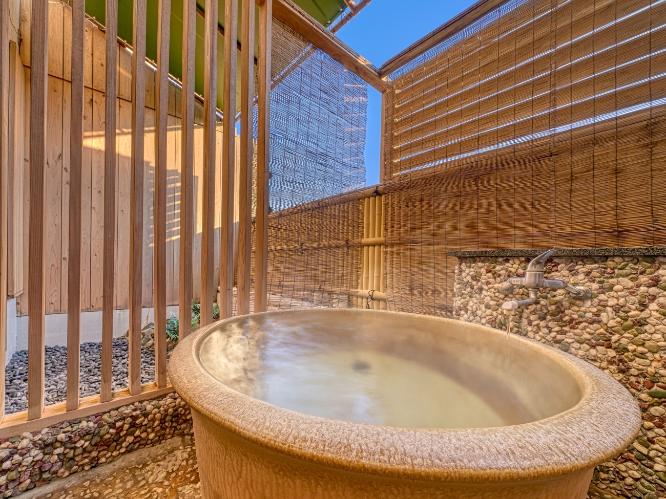 スタンダード露天風呂付和洋室ツイン ※客室露天風呂の一例