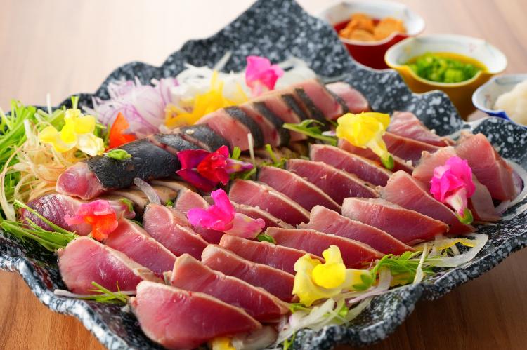 藁焼きもシェフ自ら丁寧に調理!焼き目の香ばしさが口いっぱいにひろがります