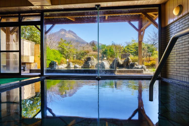 ■ゆふの湯■内湯から望む由布岳