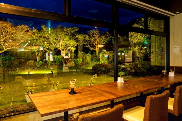 ■ラウンジ■無料ドリンクを愉しみながら幻想的な光景をご覧いただけます