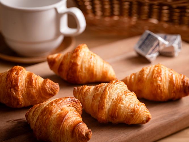 朝食 焼きたてパン　※イメージ