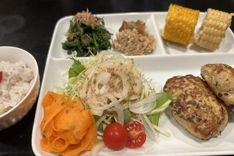 島の食材を使った『お任せ夕食』1ドリンク付き・日替わり(3)