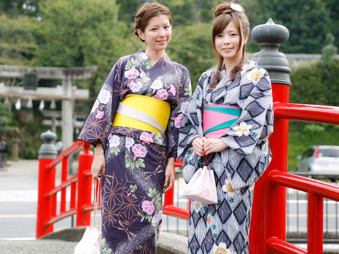 かつてメロウを勾玉（まがたま）にする産地だった玉造。街の中にもさまざまな場所で勾玉モチーフがみられます。