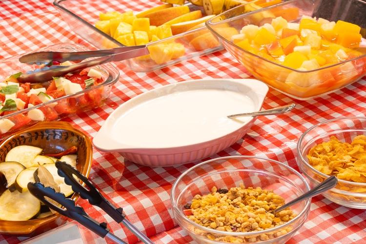 朝食にぴったりなヨーグルト・グラノーラもご用意しております。