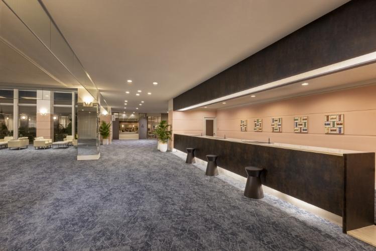 フロント・ロビー