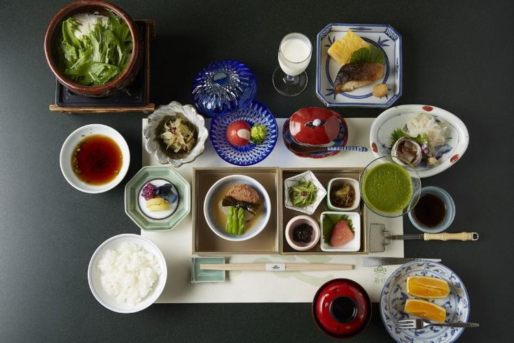 朝食も彩りある割烹旅館ならではの手作り献立をお愉しみください（献立一例）