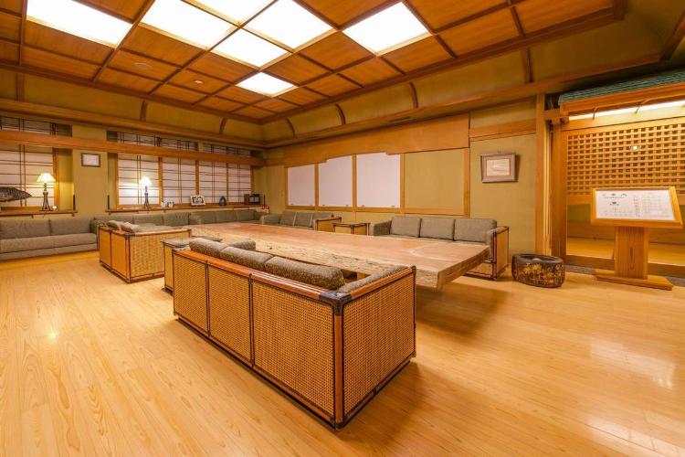 若松ならではの空間でお寛ぎください