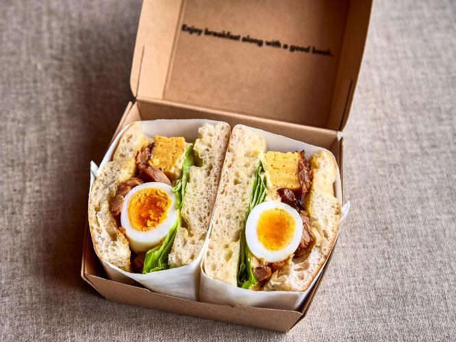 Breakfast Delivery｜チキンエッグサンド（スープ、サラダ、ドリンクセット）※イメージ
