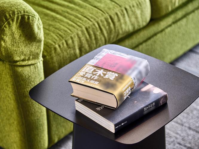 BOOKS TO GO | THE LIBRARYにある本は、お部屋でもお読みいただけます。
