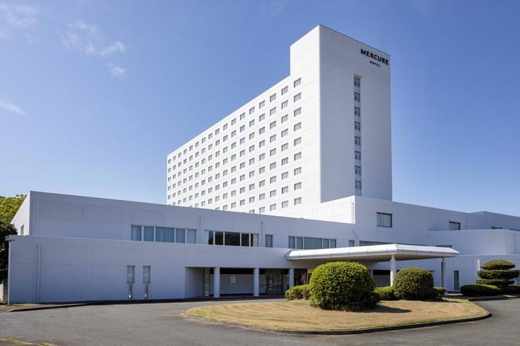 ホテル外観(昼)