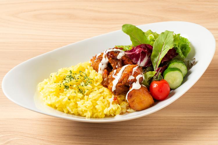 【FIKA CAFE Lagom】ランチメニュー チキンオーバーライス