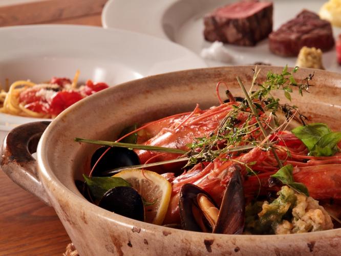 希少な「五島牛」のモモ・ヒレ・サーロインの食べくらべと旬の鮮魚を使ったお料理をお楽しみください。