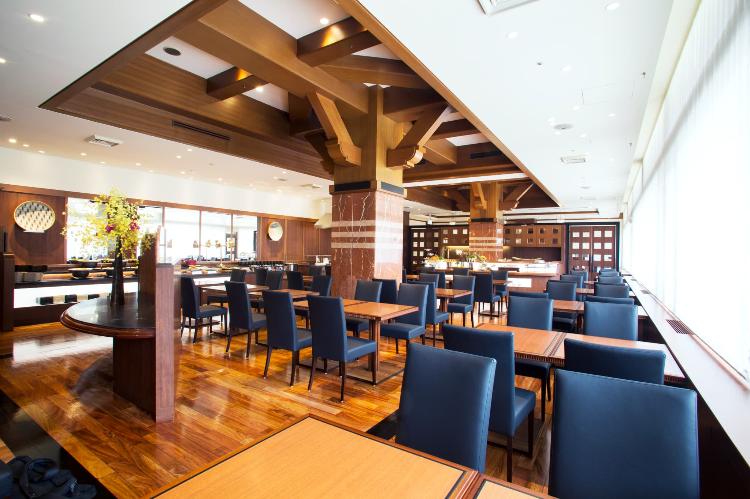 1階レストラン「ラーブル」